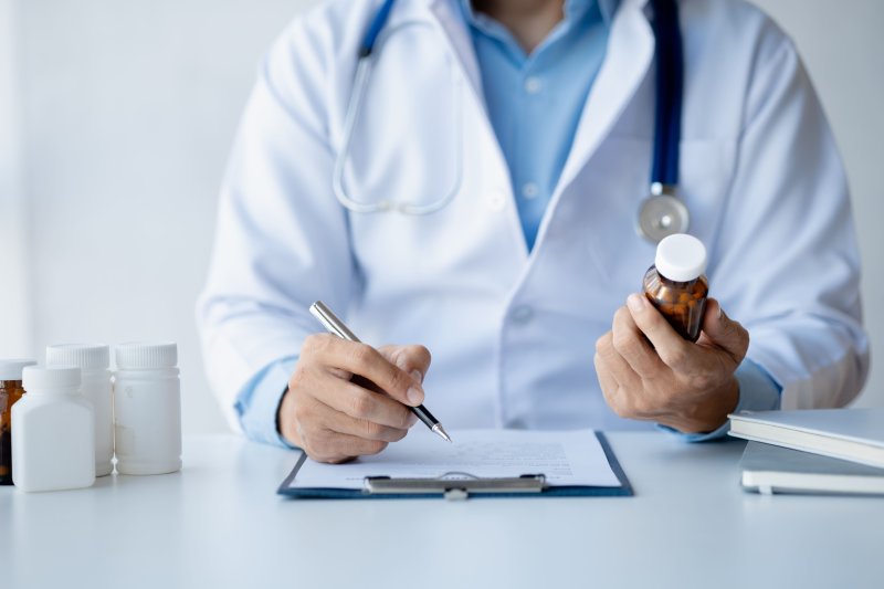 Prescrição médica para medicamentos importados: quais informações não podem faltar?